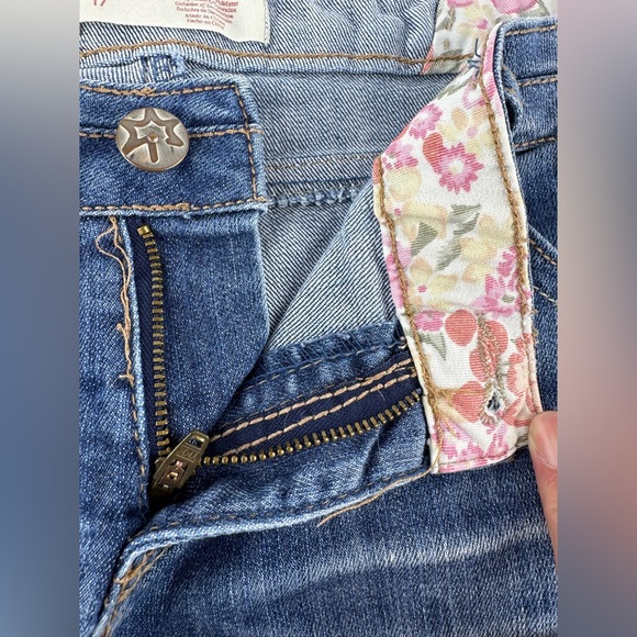 Y2K No Boundaries Denim and Lace Cut Off Jean Shorts - Picture 4 of 6